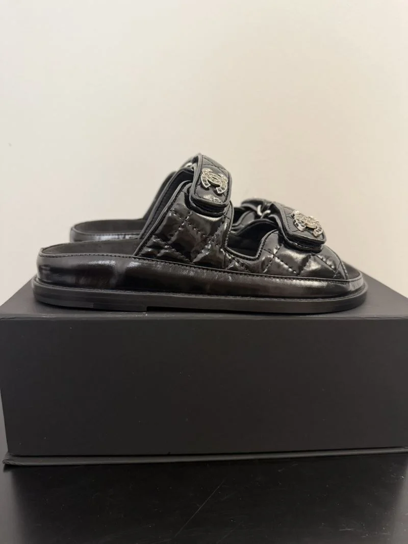 Chanel Slippers Unisex 18672