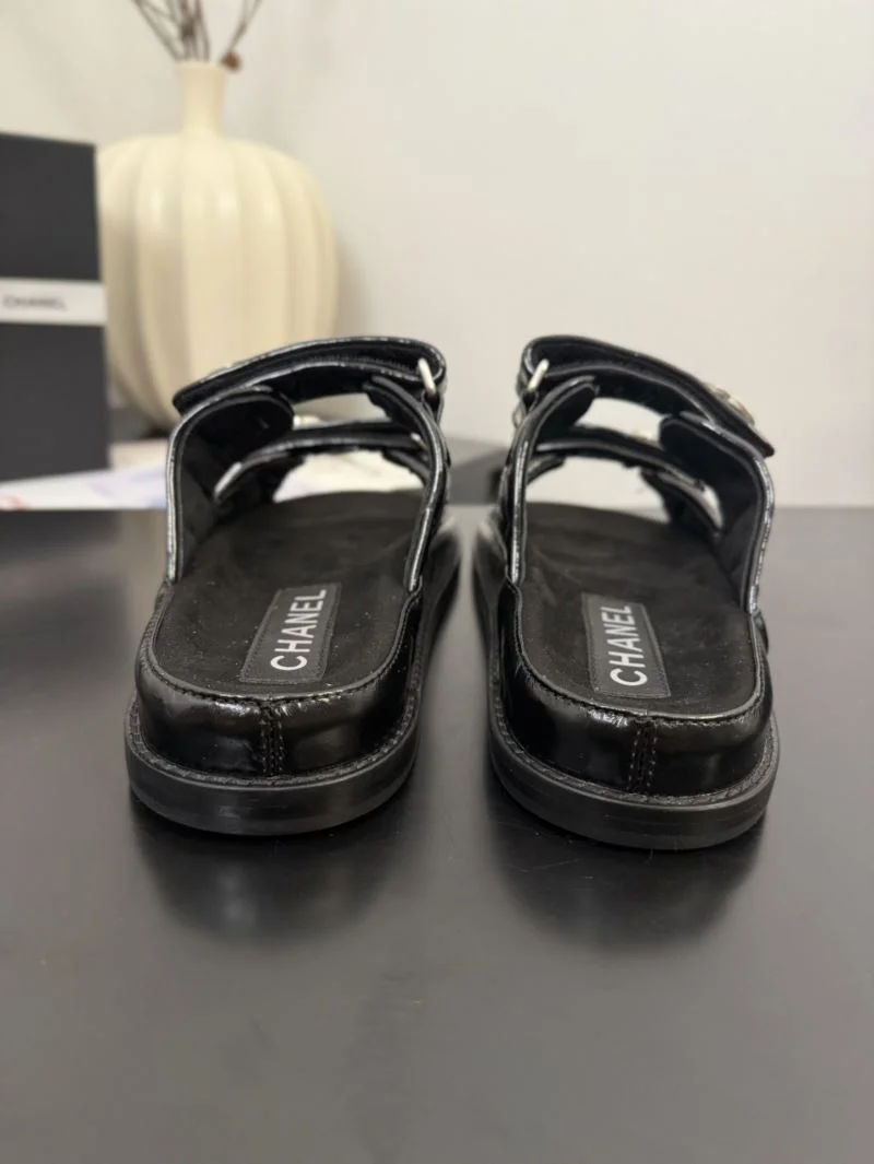 Chanel Slippers Unisex 18672