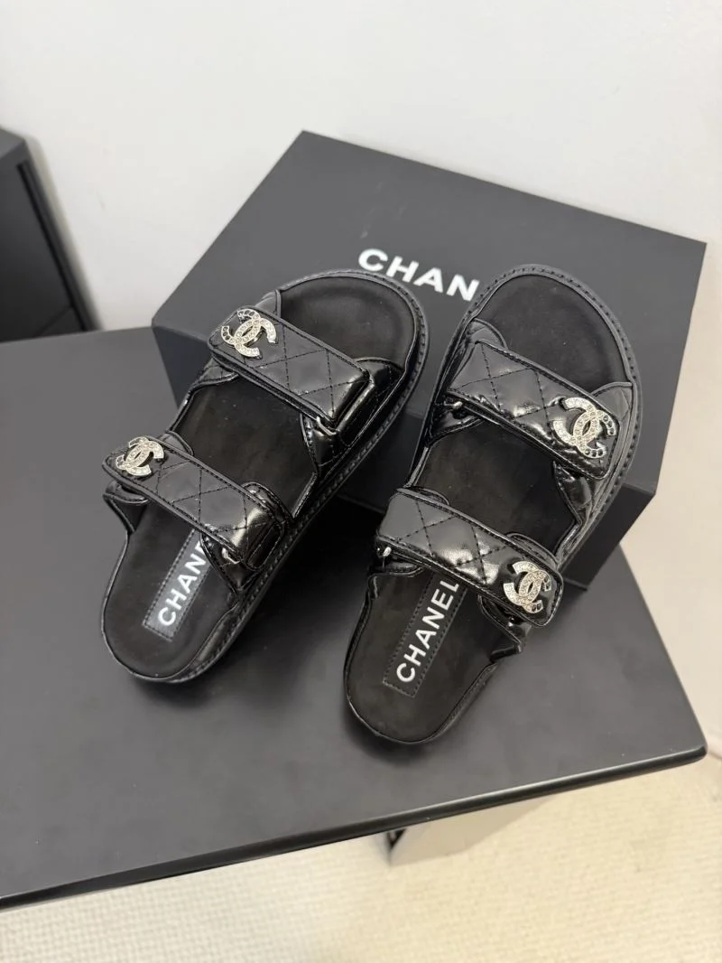 Chanel Slippers Unisex 18672
