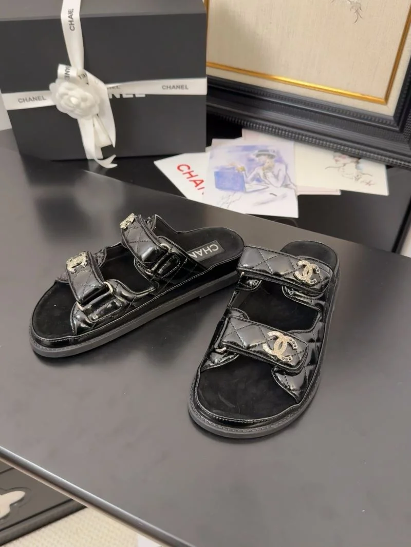 Chanel Slippers TimelessDesign 18608