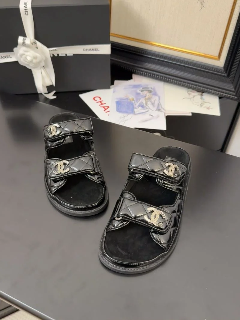 Chanel Slippers TimelessDesign 18608