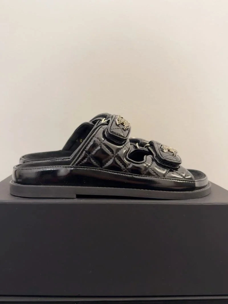 Chanel Slippers TimelessDesign 18608