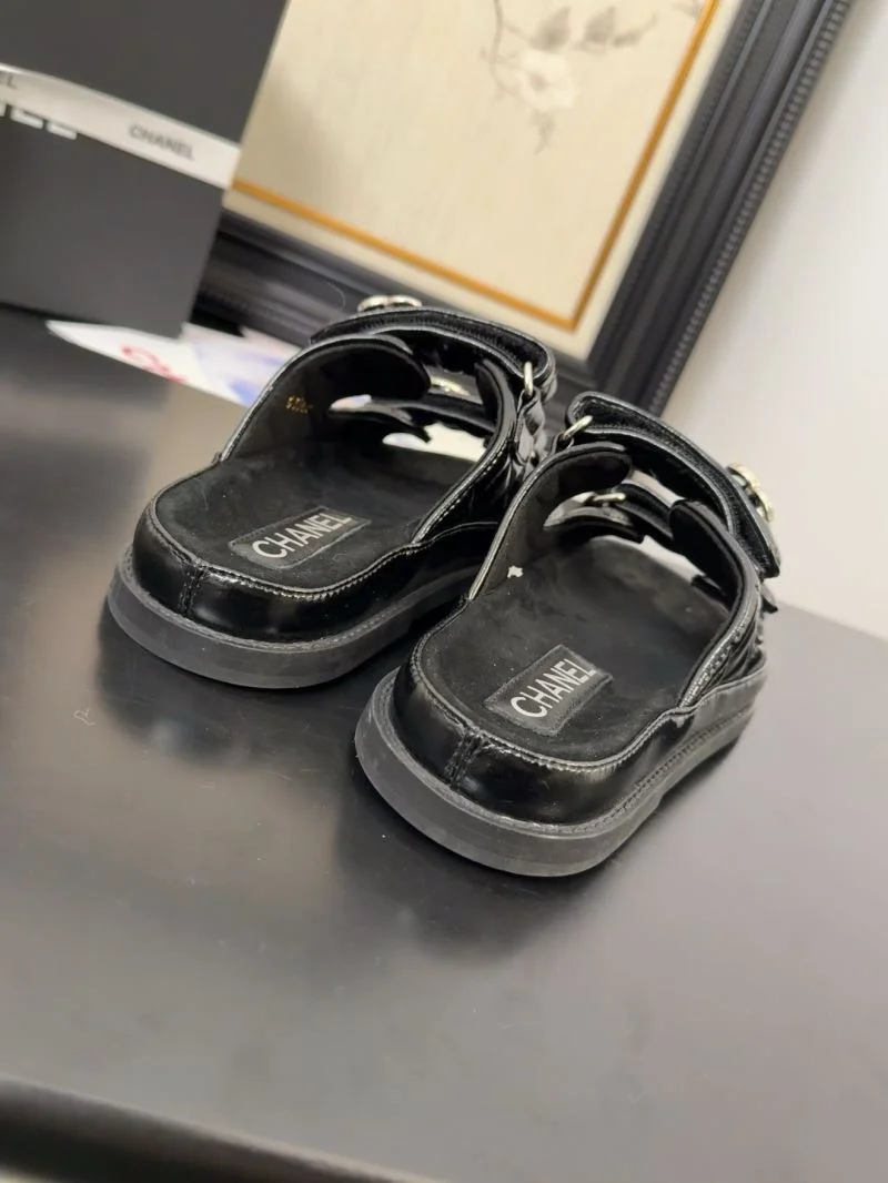 Chanel Slippers TimelessDesign 18608