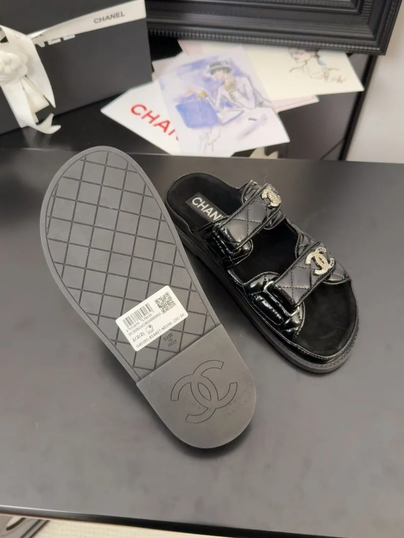 Chanel Slippers TimelessDesign 18608