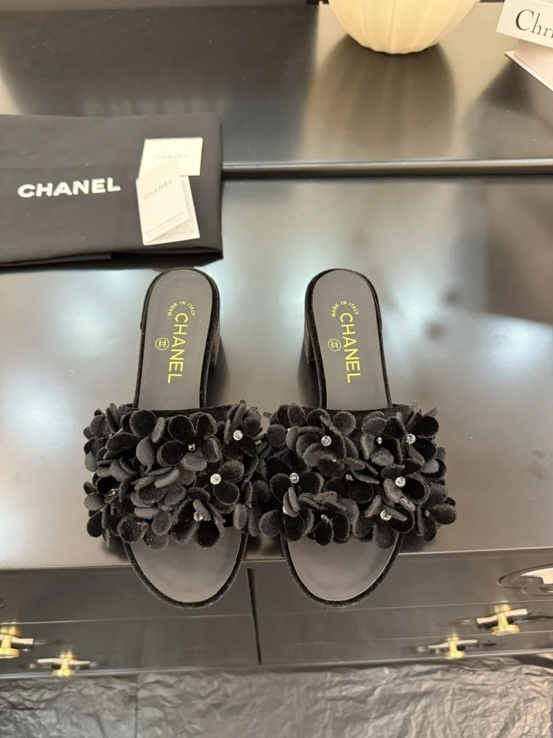 Chanel Slippers Elegant 18594