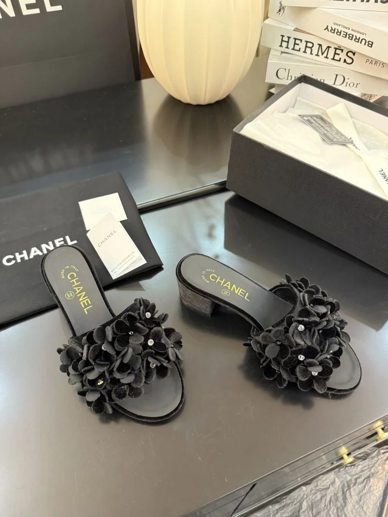 Chanel Slippers Elegant 18594