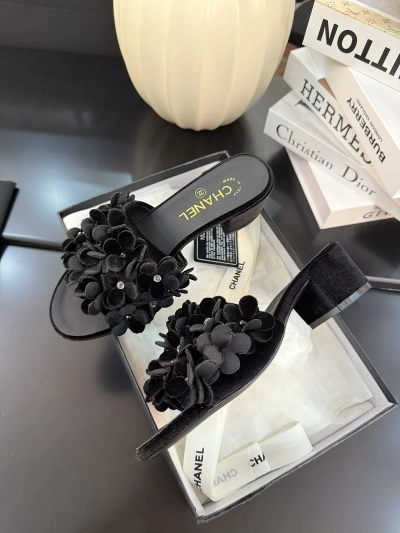 Chanel Slippers Elegant 18594
