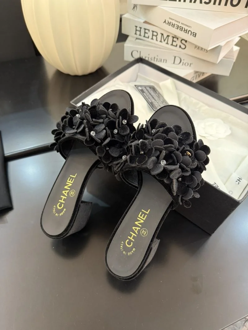 Chanel Slippers Elegant 18594