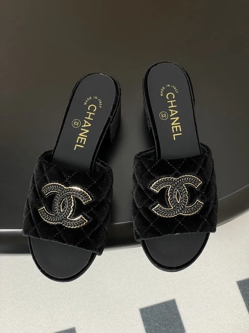 Chanel Slippers Unique 18581