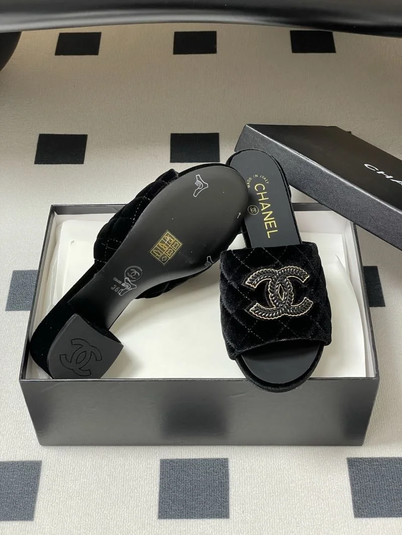Chanel Slippers Unique 18581