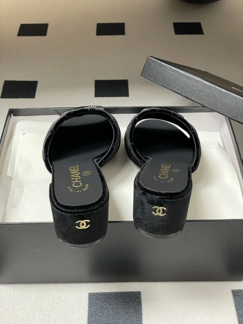 Chanel Slippers Unique 18581