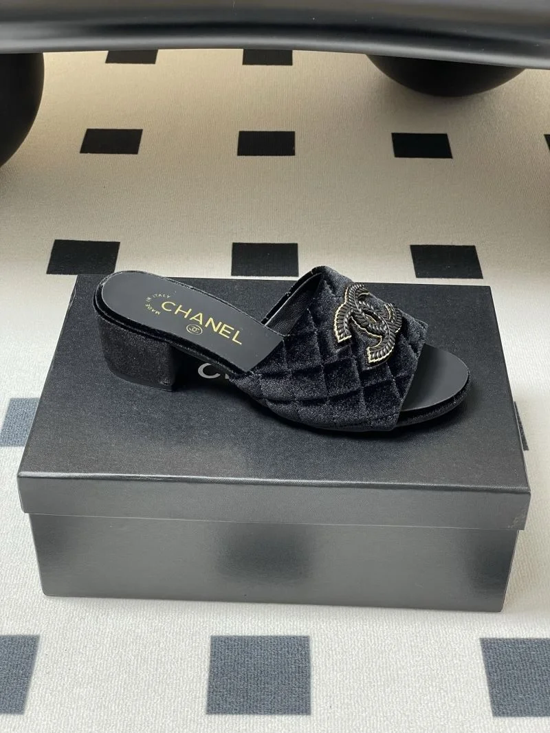 Chanel Slippers Unique 18581