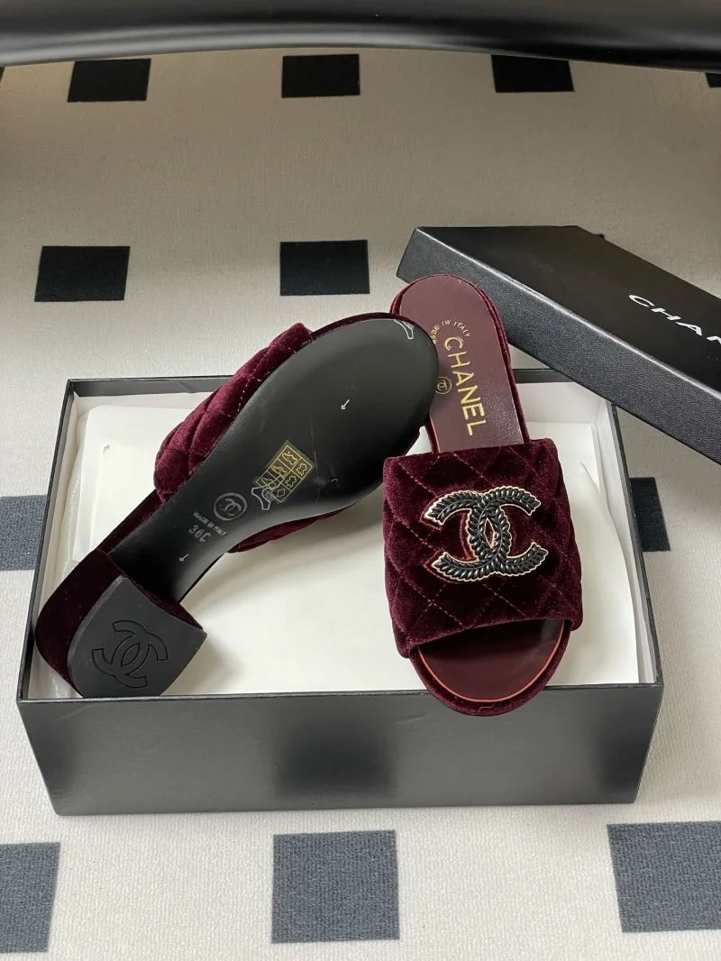 Chanel Slippers FashionForward 18590