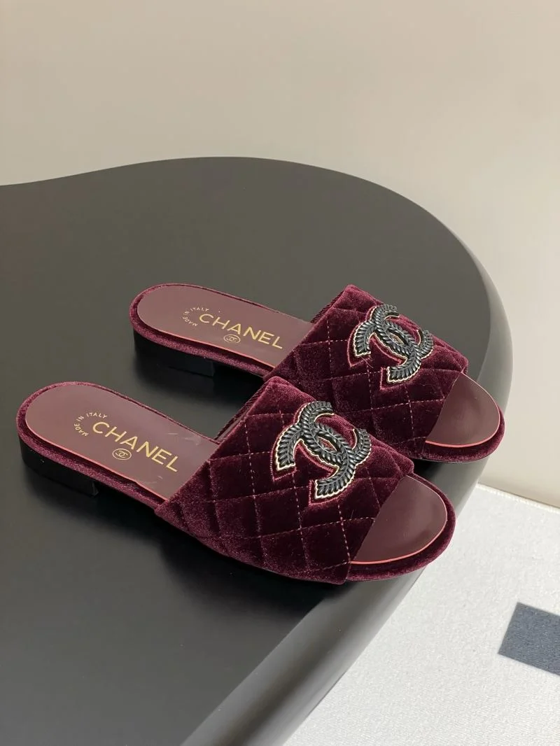 Trendsetting Chanel Slippers 18585