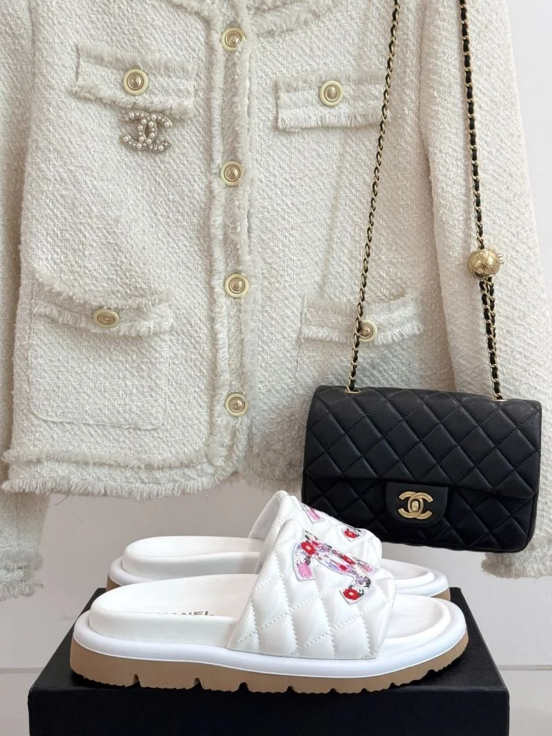 Supportive Chanel Slippers 18576