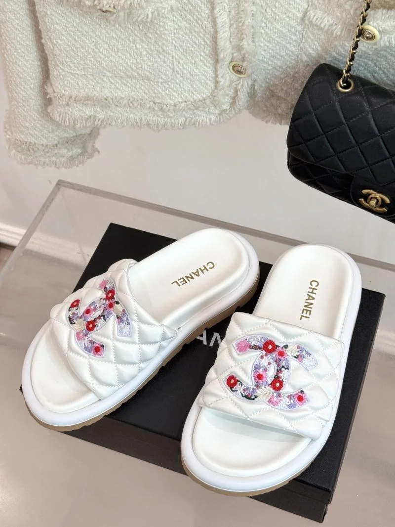 Supportive Chanel Slippers 18576
