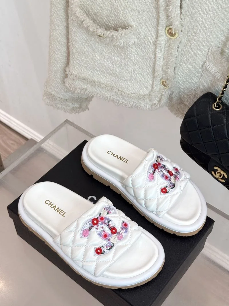 Supportive Chanel Slippers 18576
