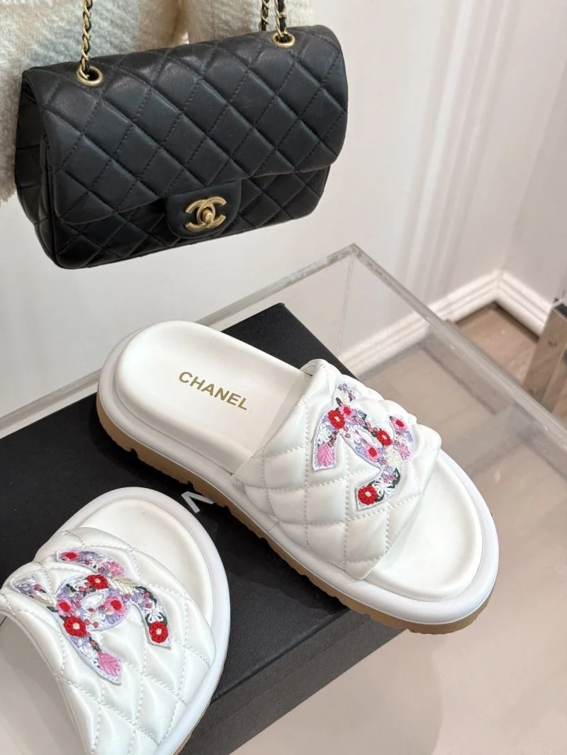 Supportive Chanel Slippers 18576