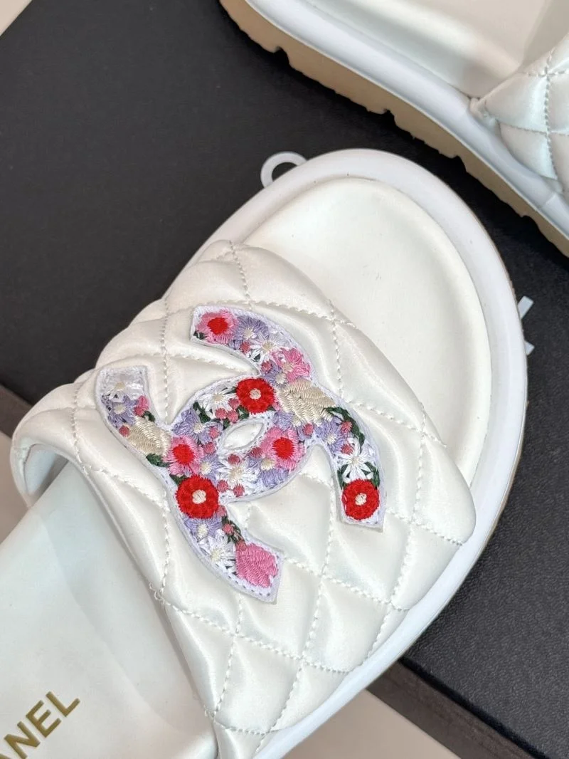 Supportive Chanel Slippers 18576
