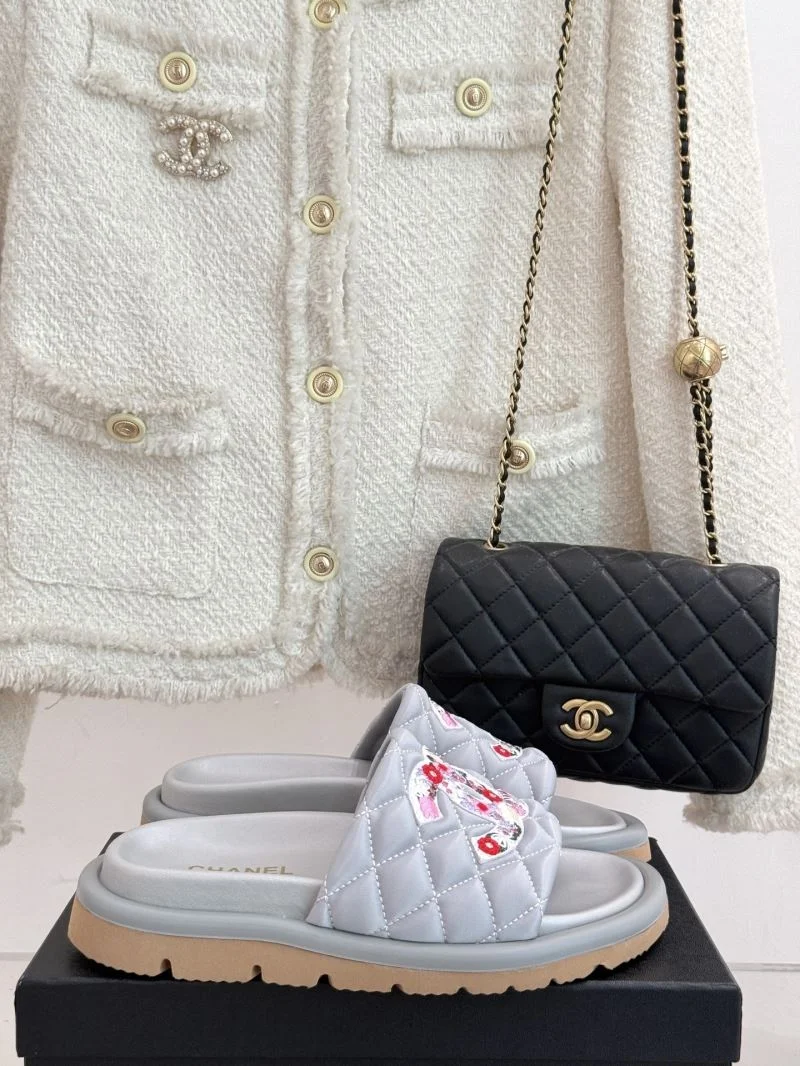 Chanel Slippers Neat 18637