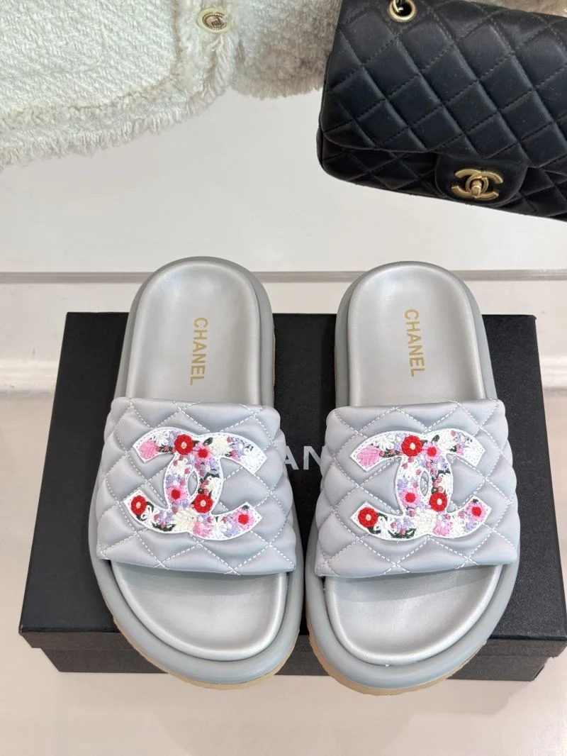 Chanel Slippers Neat 18637