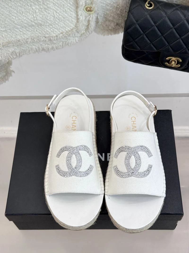 Chic Chanel Slippers 18571