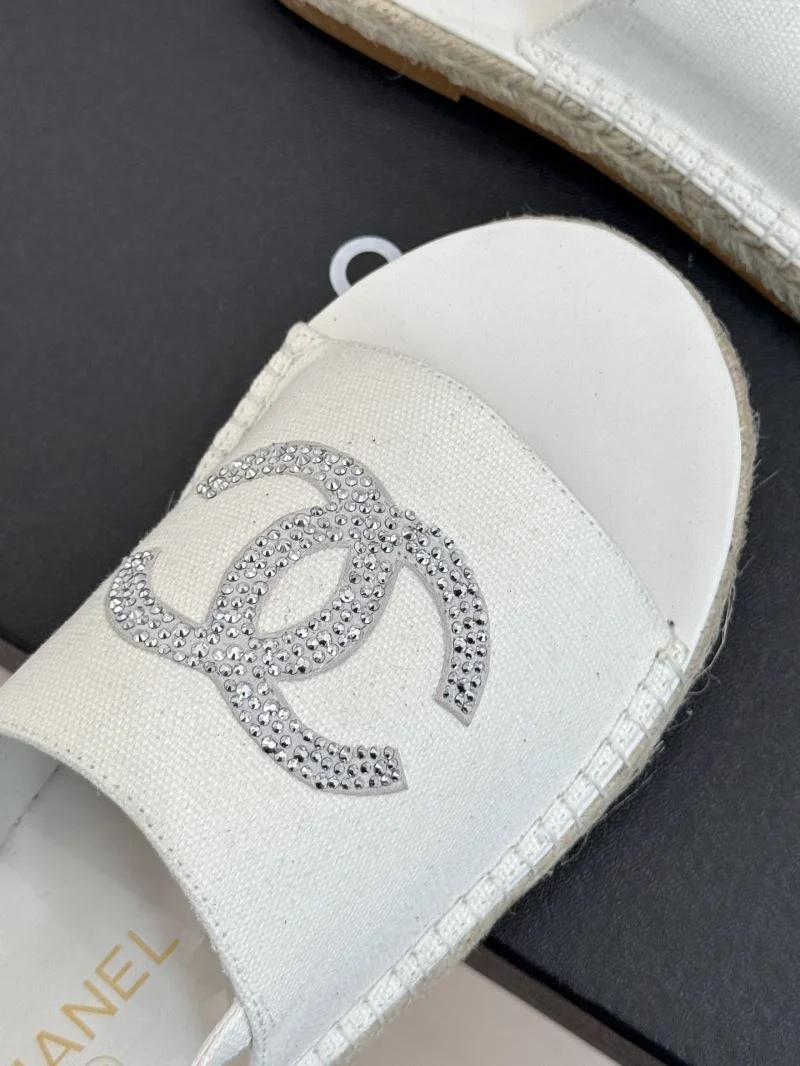 Chic Chanel Slippers 18571