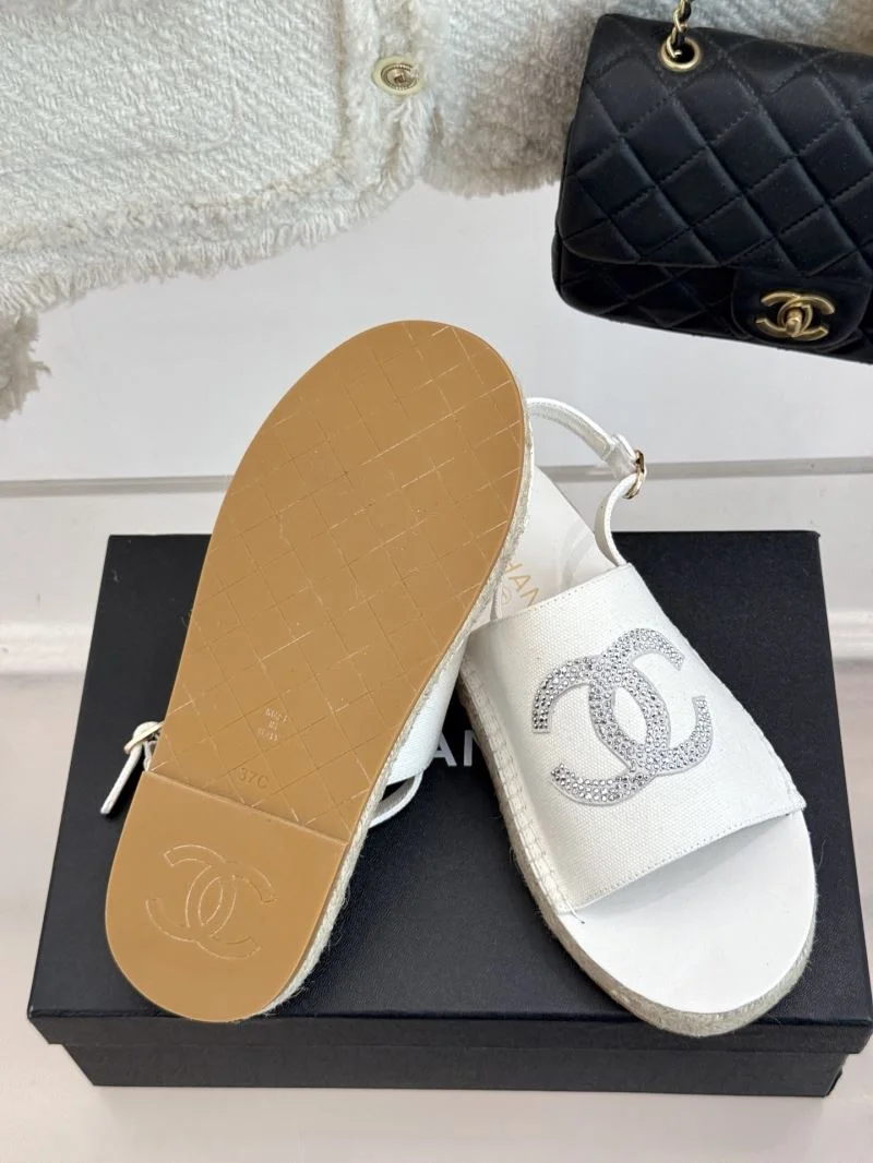 Chic Chanel Slippers 18571