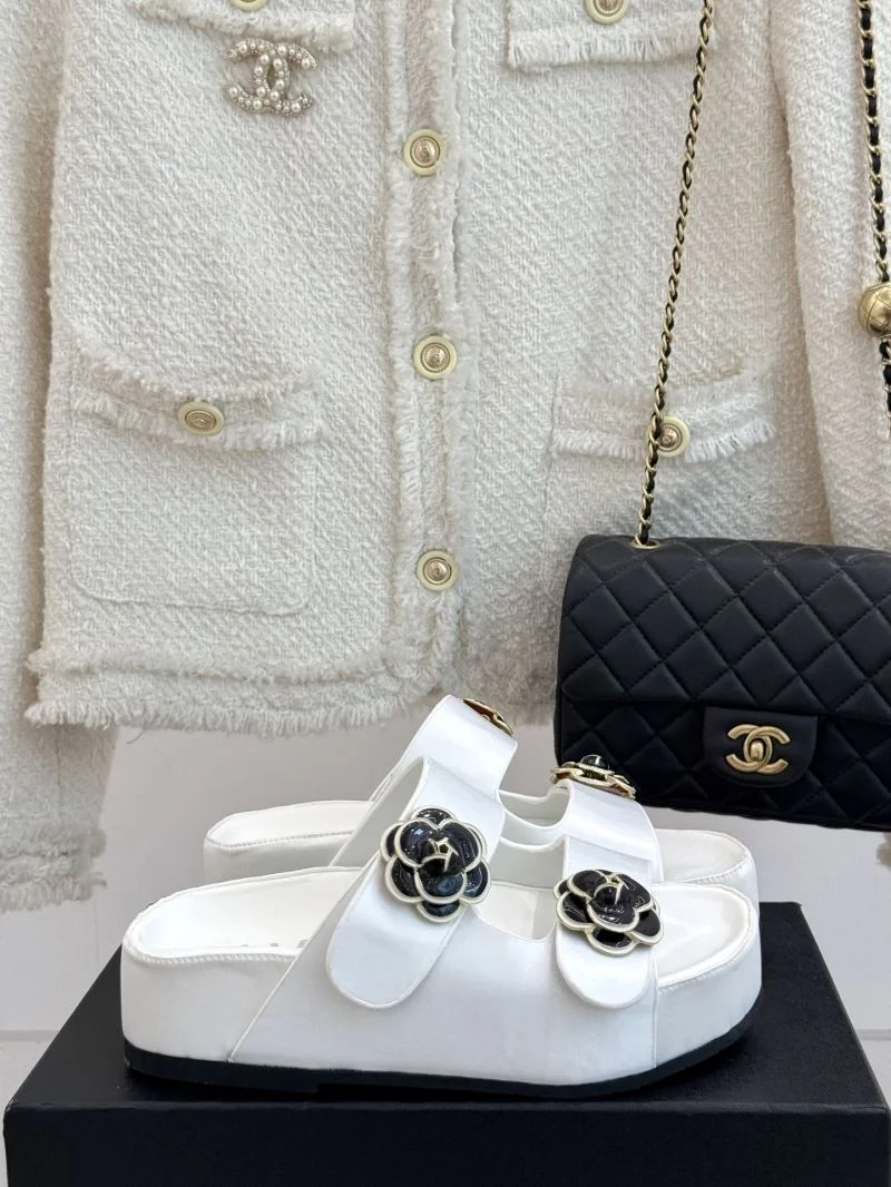 Chanel Slippers RelaxedFit 18559
