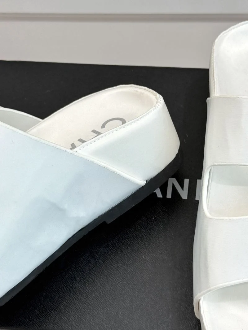 Chanel Slippers RelaxedFit 18559