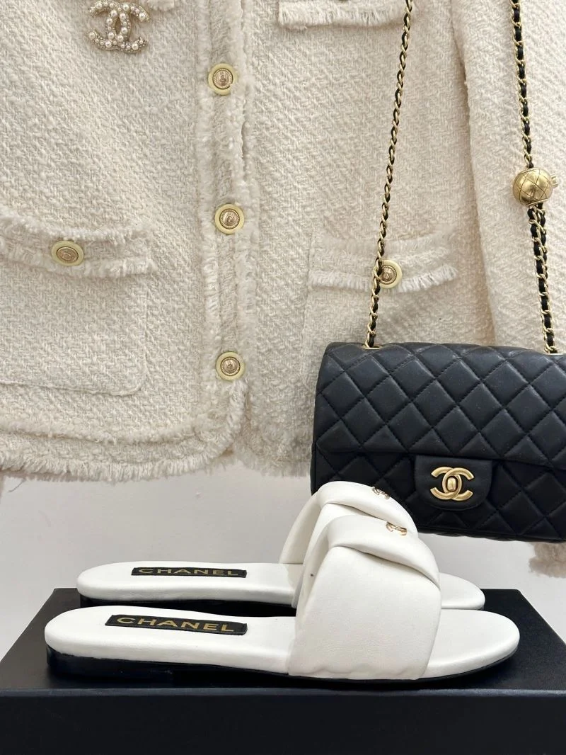 Sleek Chanel Slippers 18555