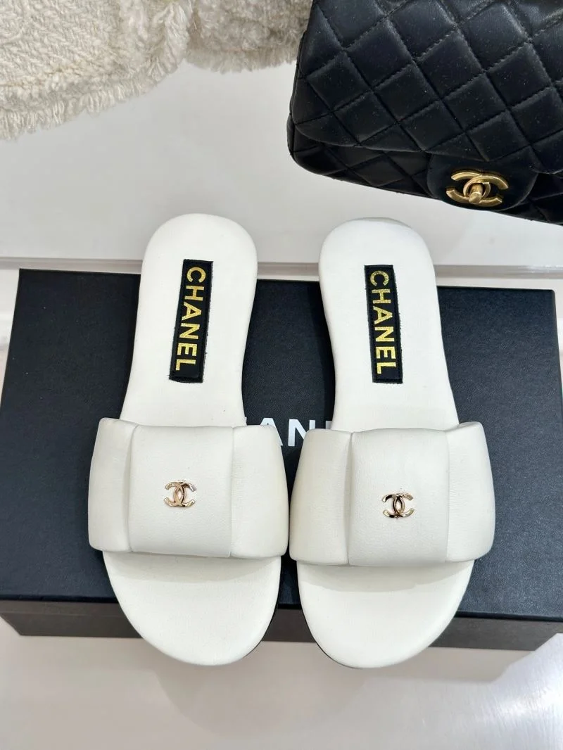 Sleek Chanel Slippers 18555