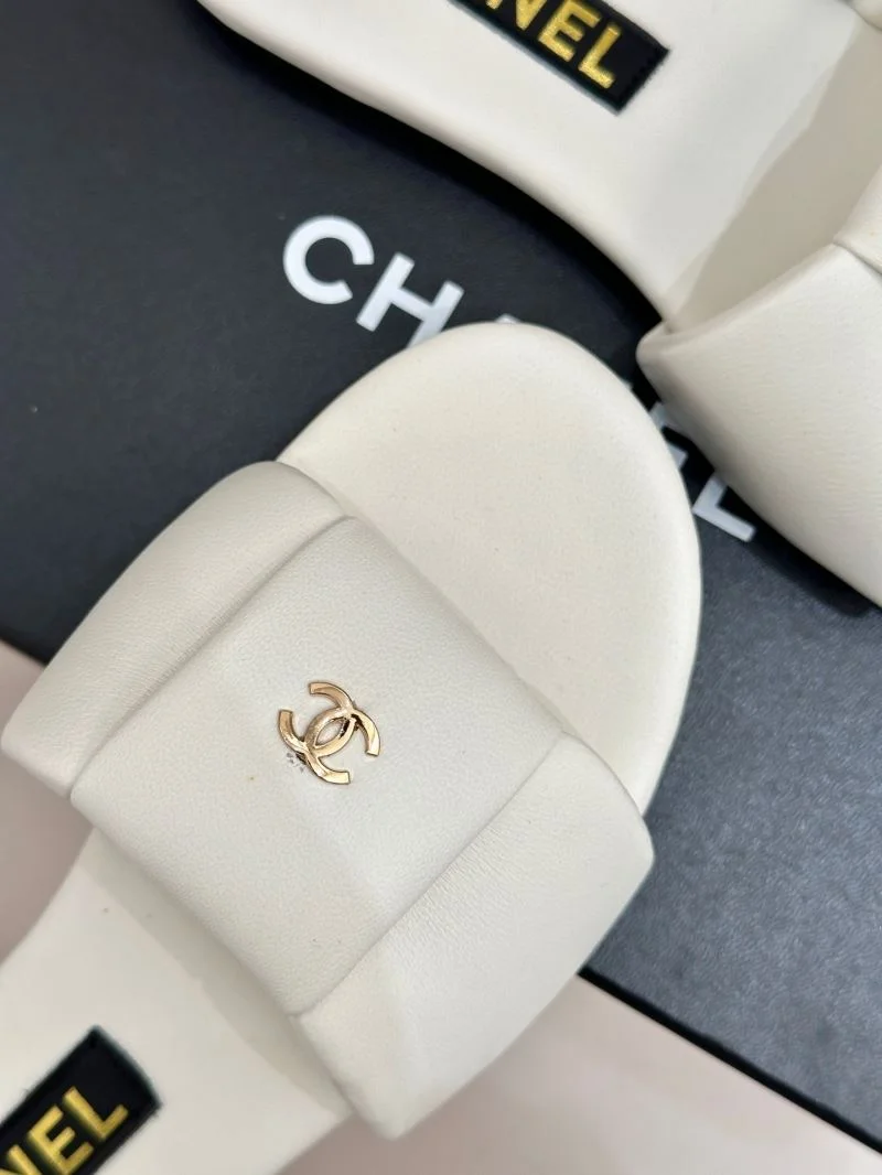 Sleek Chanel Slippers 18555