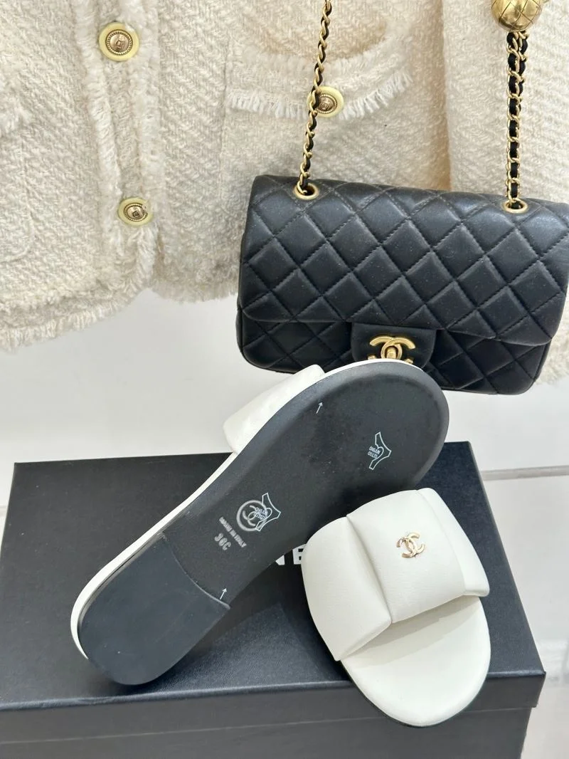Sleek Chanel Slippers 18555