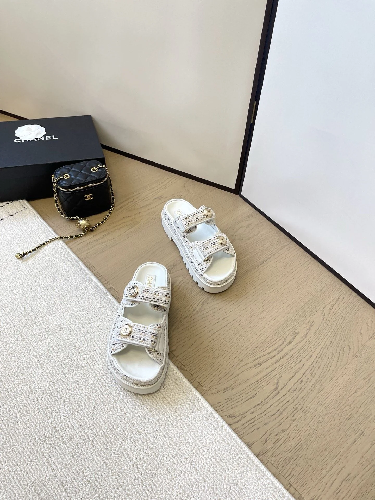 Trendy Chanel Slippers 17748