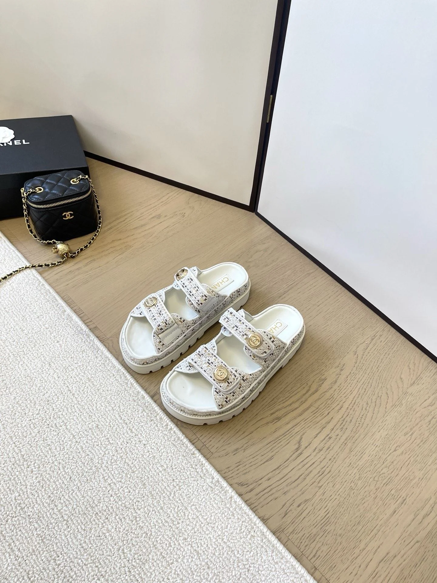 Trendy Chanel Slippers 17748