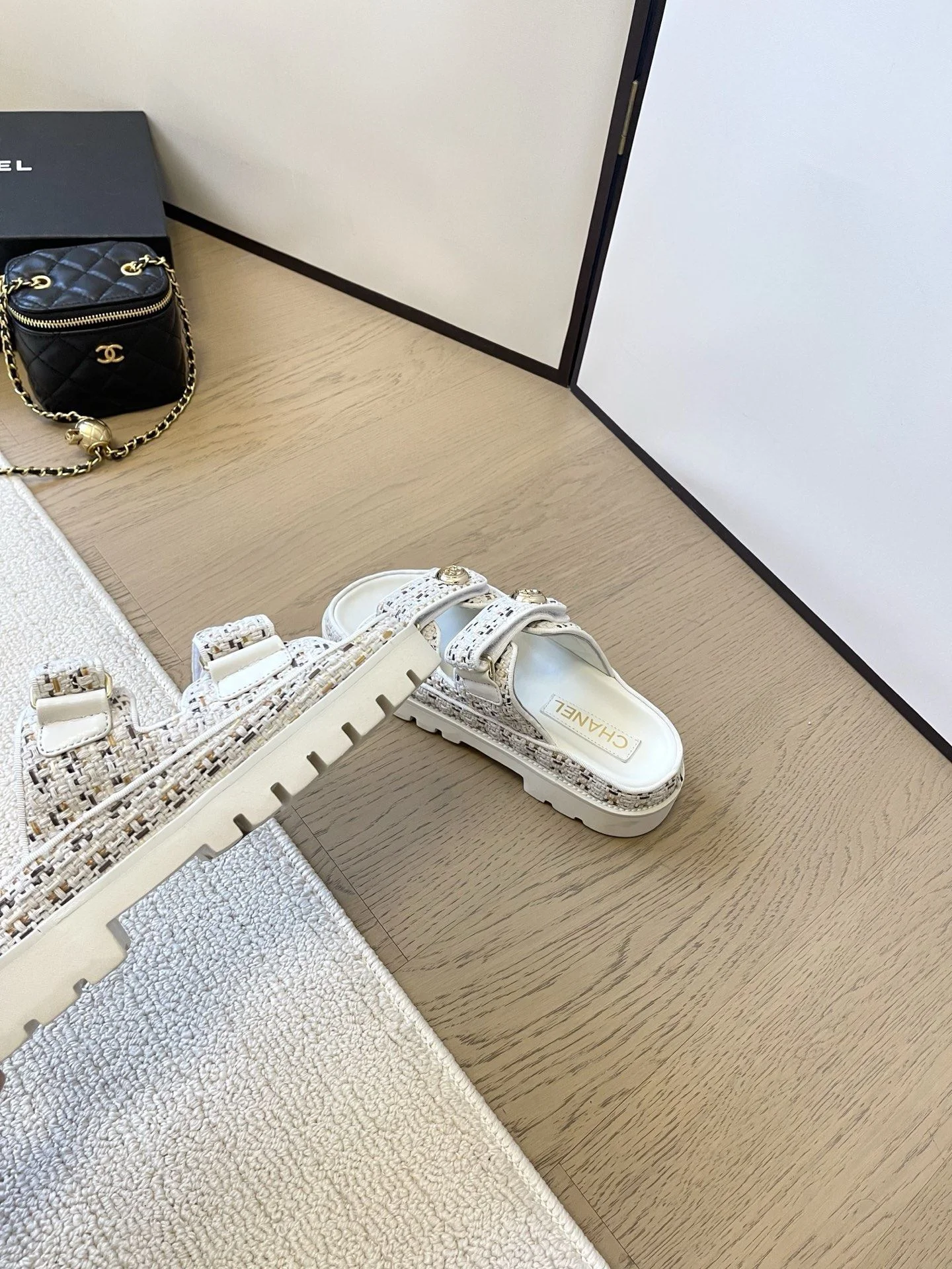 Trendy Chanel Slippers 17748