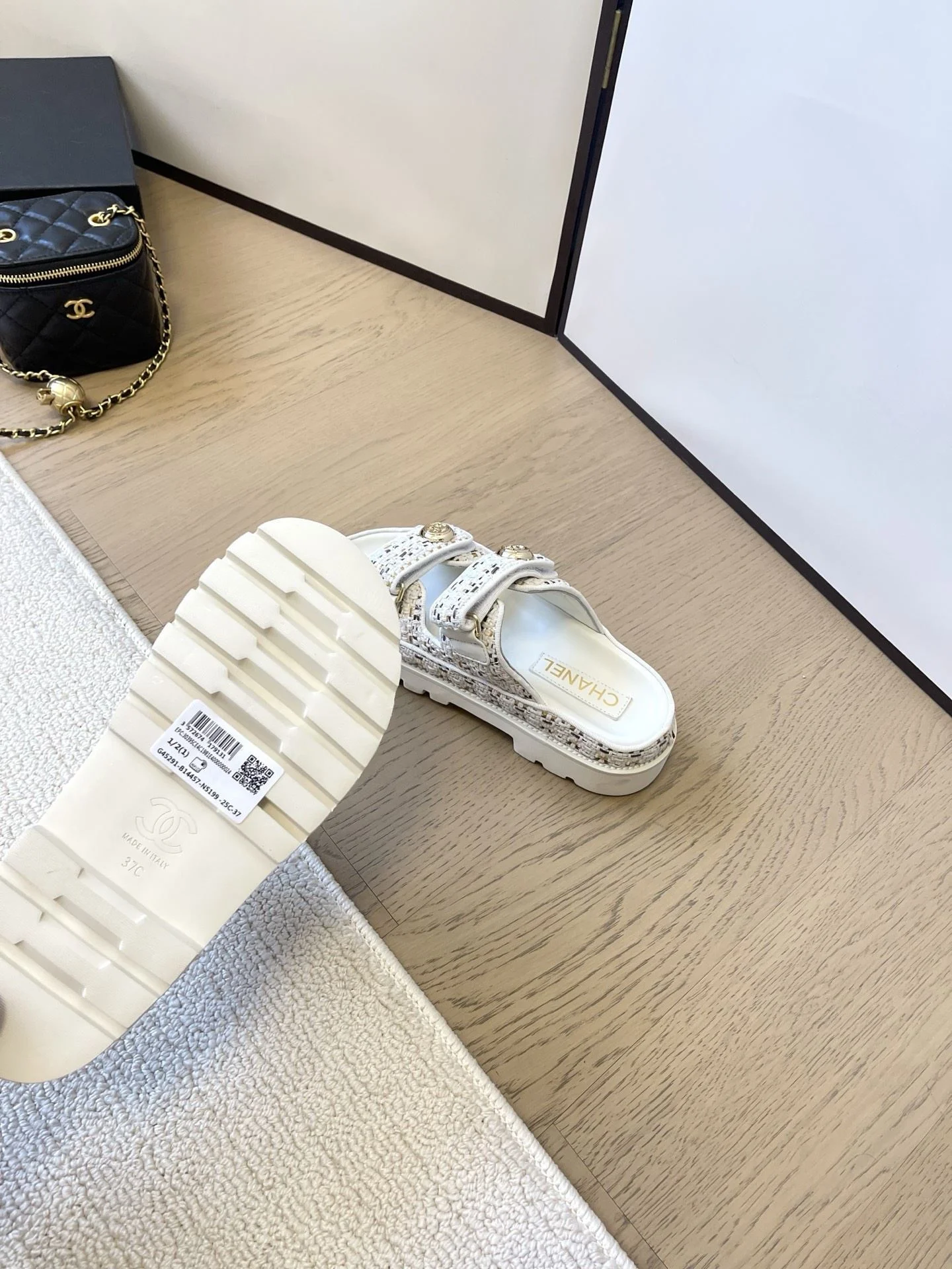 Trendy Chanel Slippers 17748