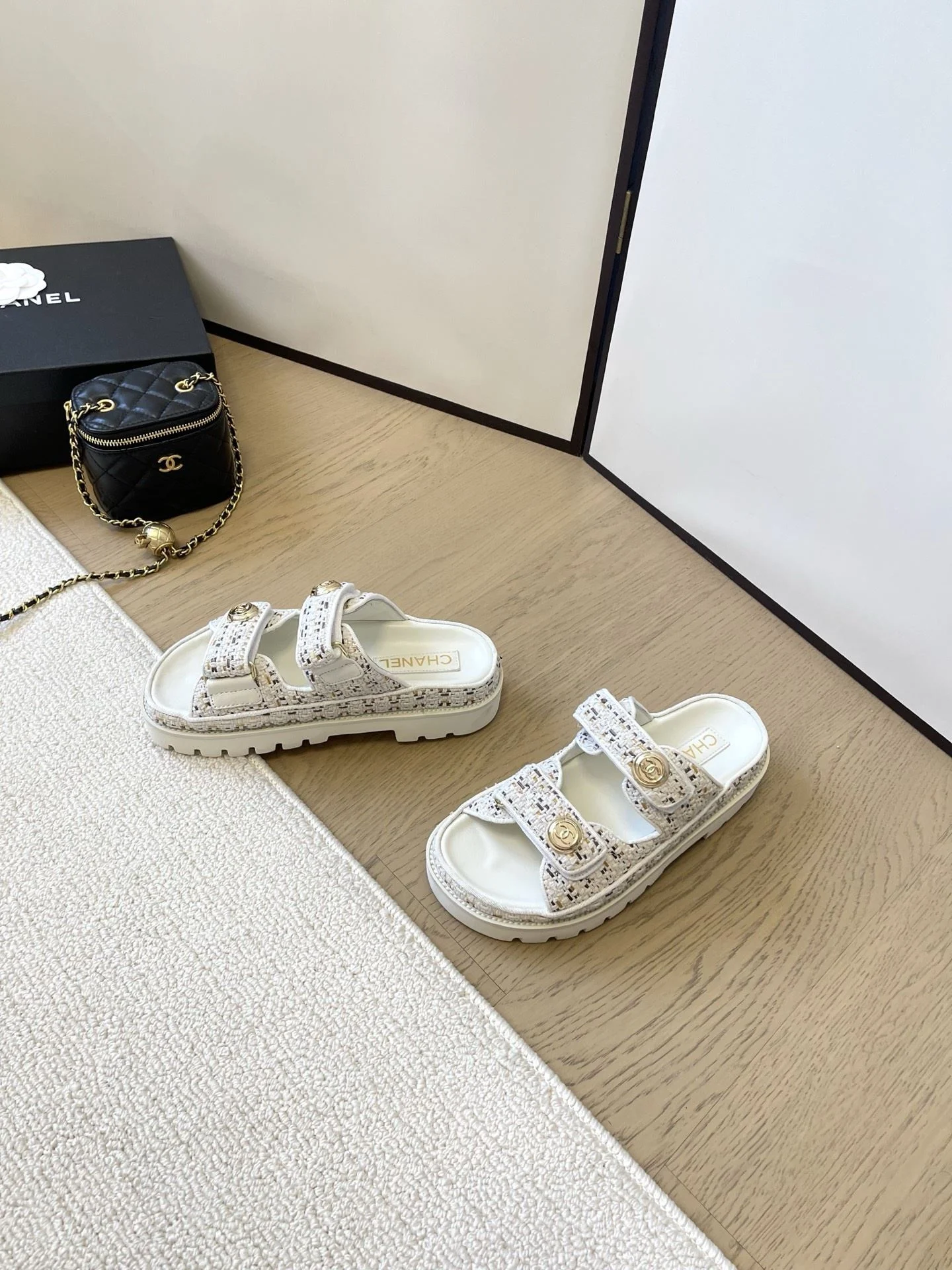Trendy Chanel Slippers 17748