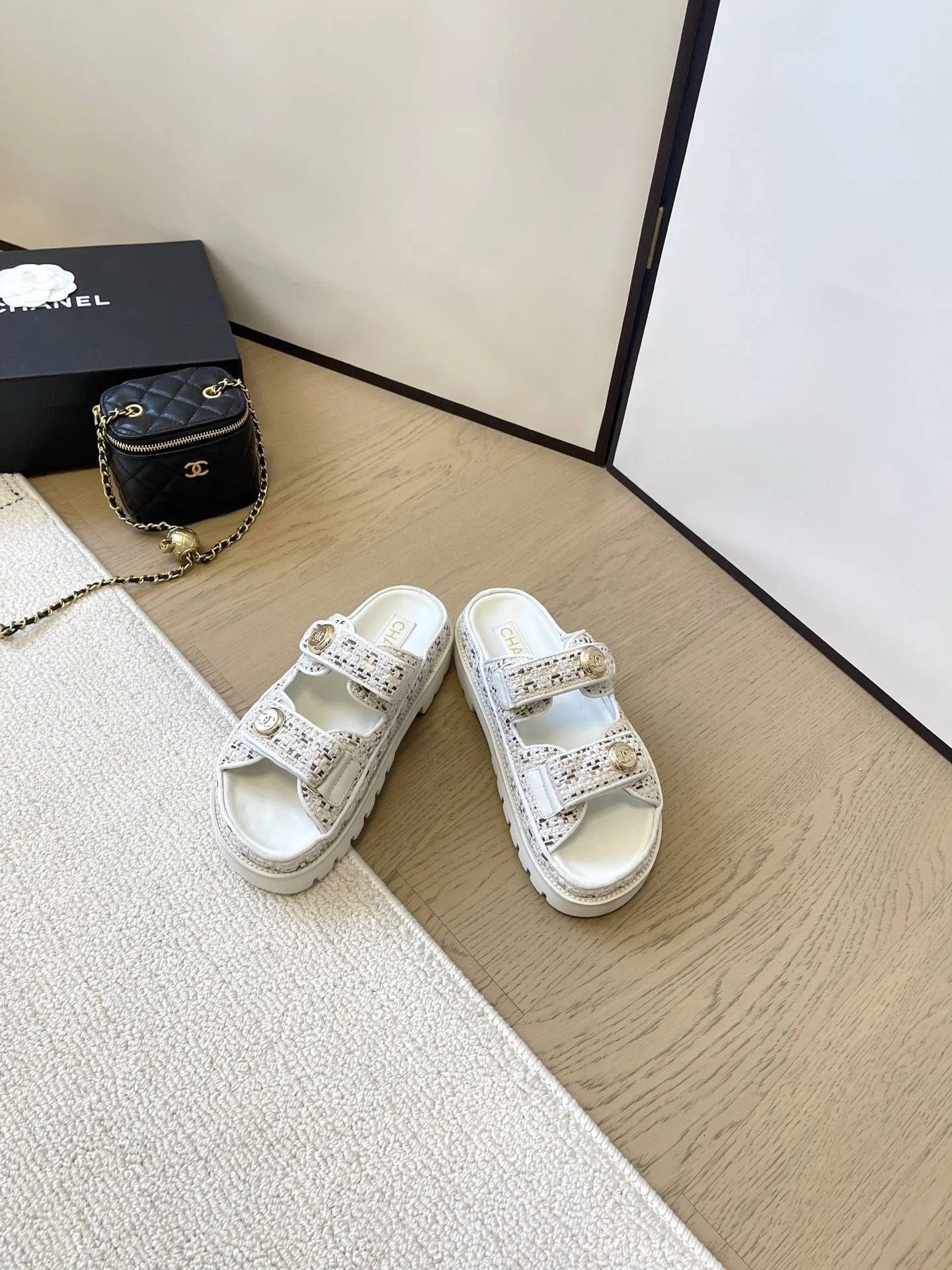 Trendy Chanel Slippers 17748