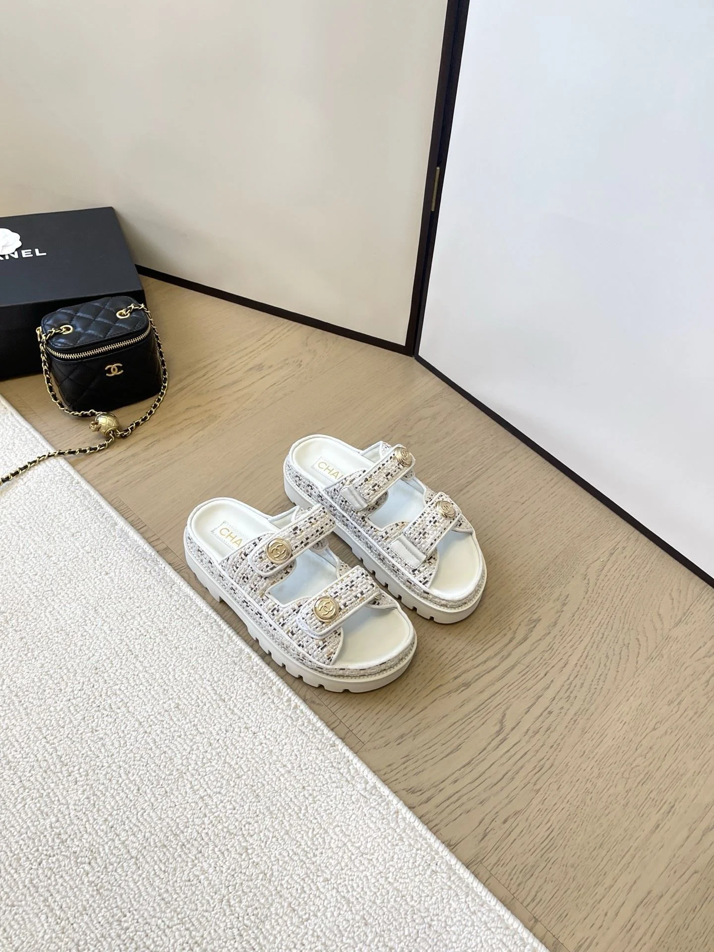 Trendy Chanel Slippers 17748