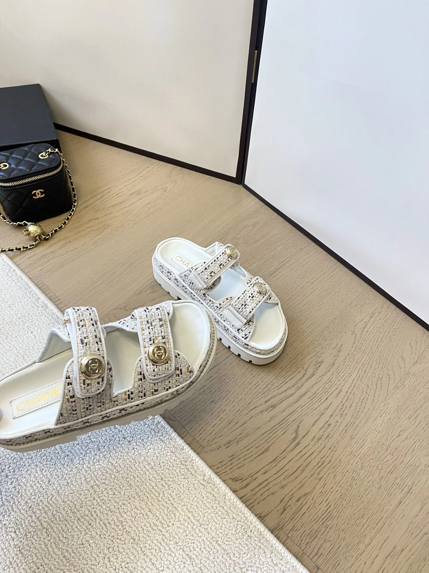 Trendy Chanel Slippers 17748
