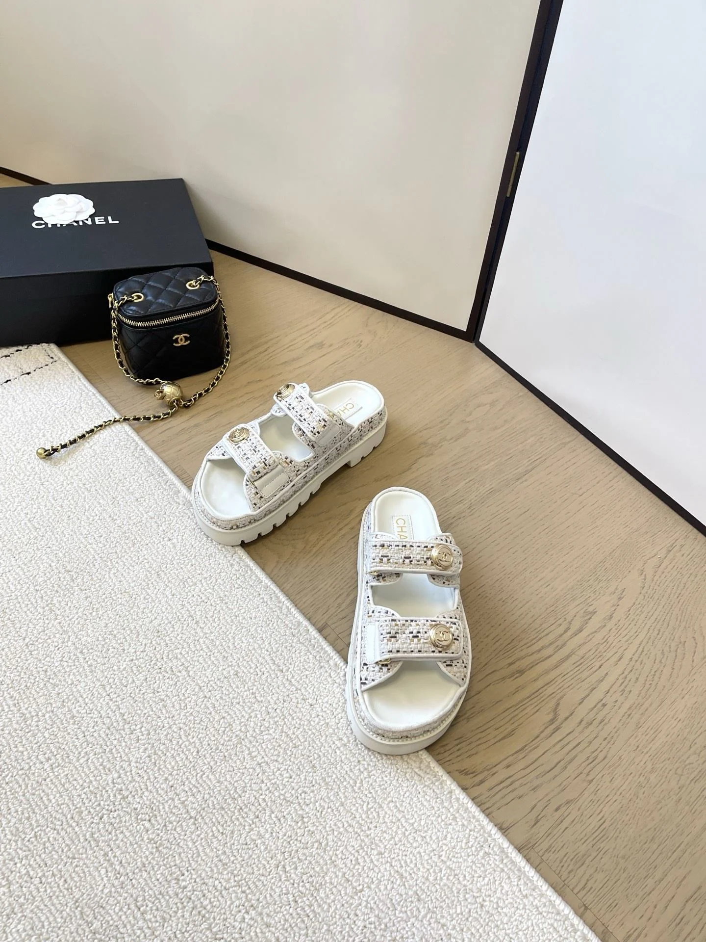 Trendy Chanel Slippers 17748