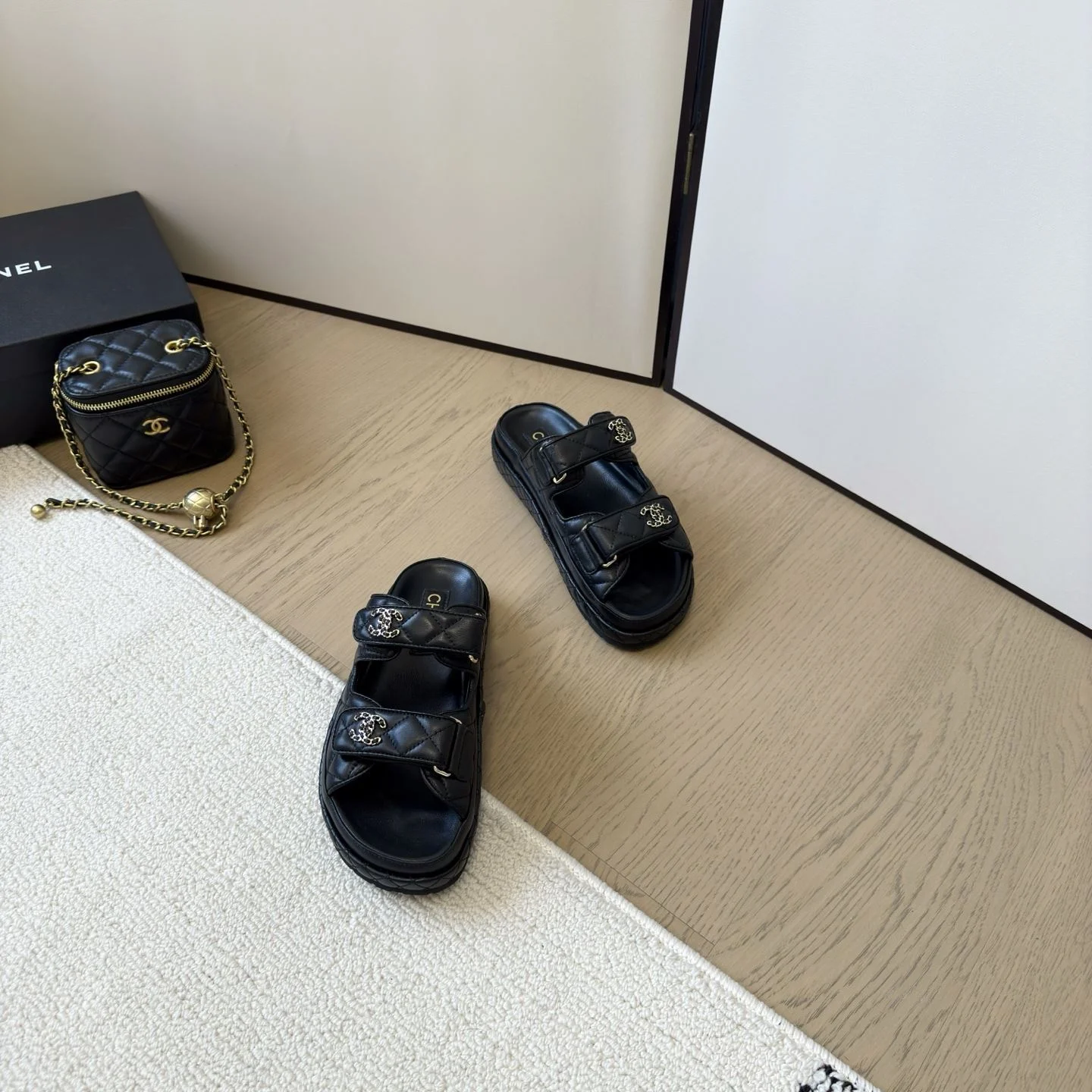 RelaxedFit Chanel Slippers 17733