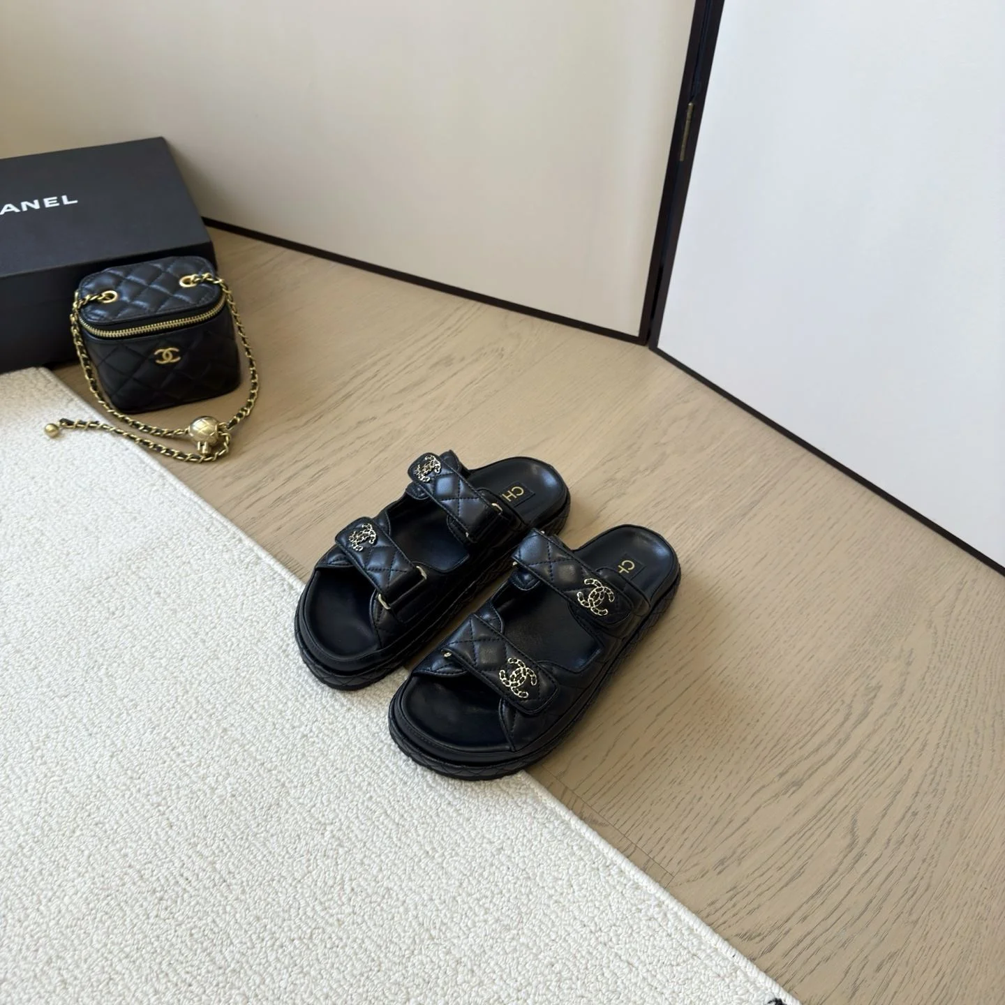 RelaxedFit Chanel Slippers 17733