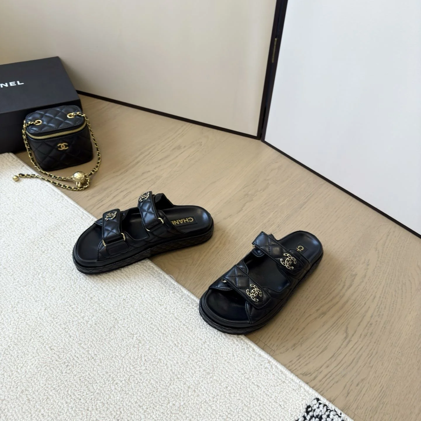 RelaxedFit Chanel Slippers 17733