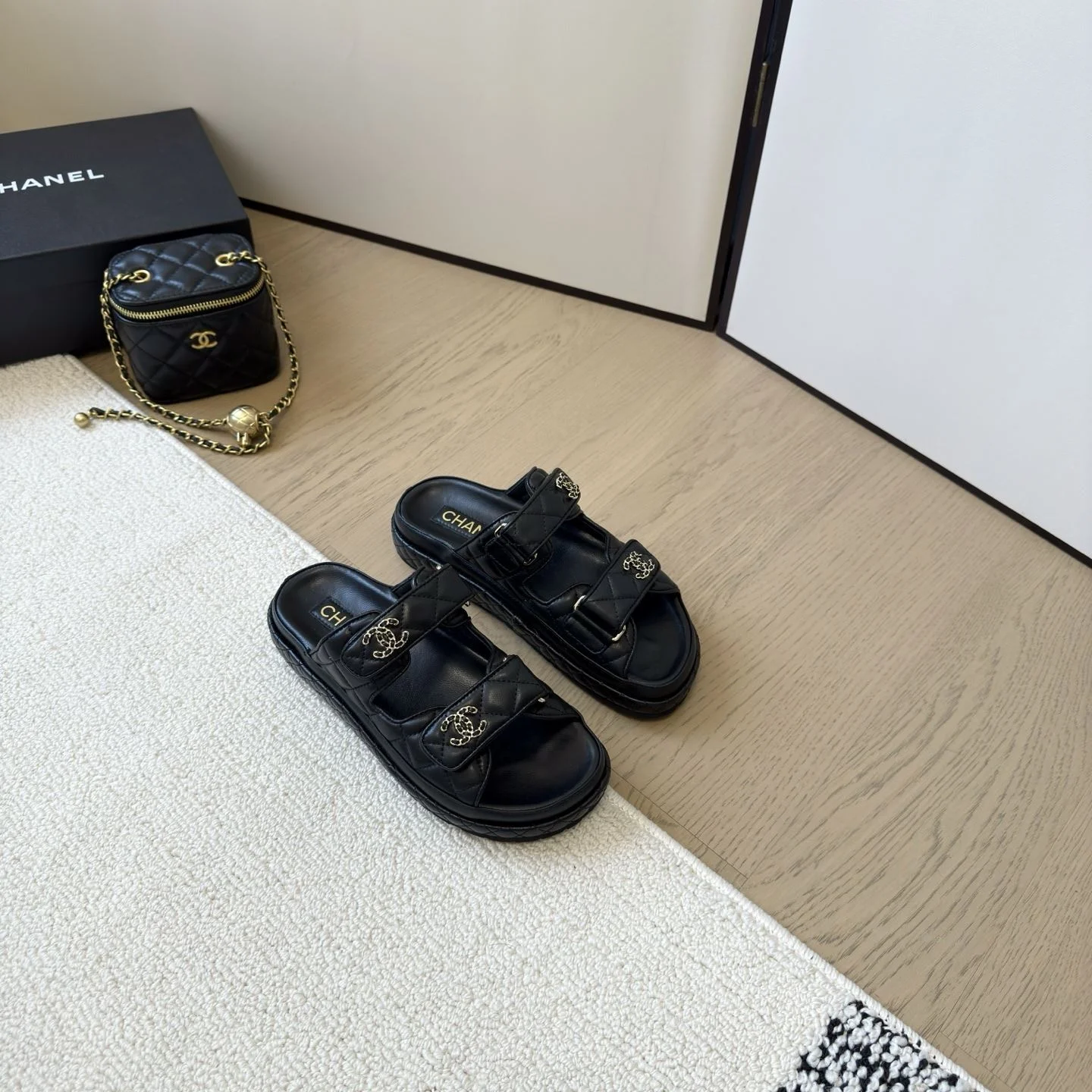 RelaxedFit Chanel Slippers 17733