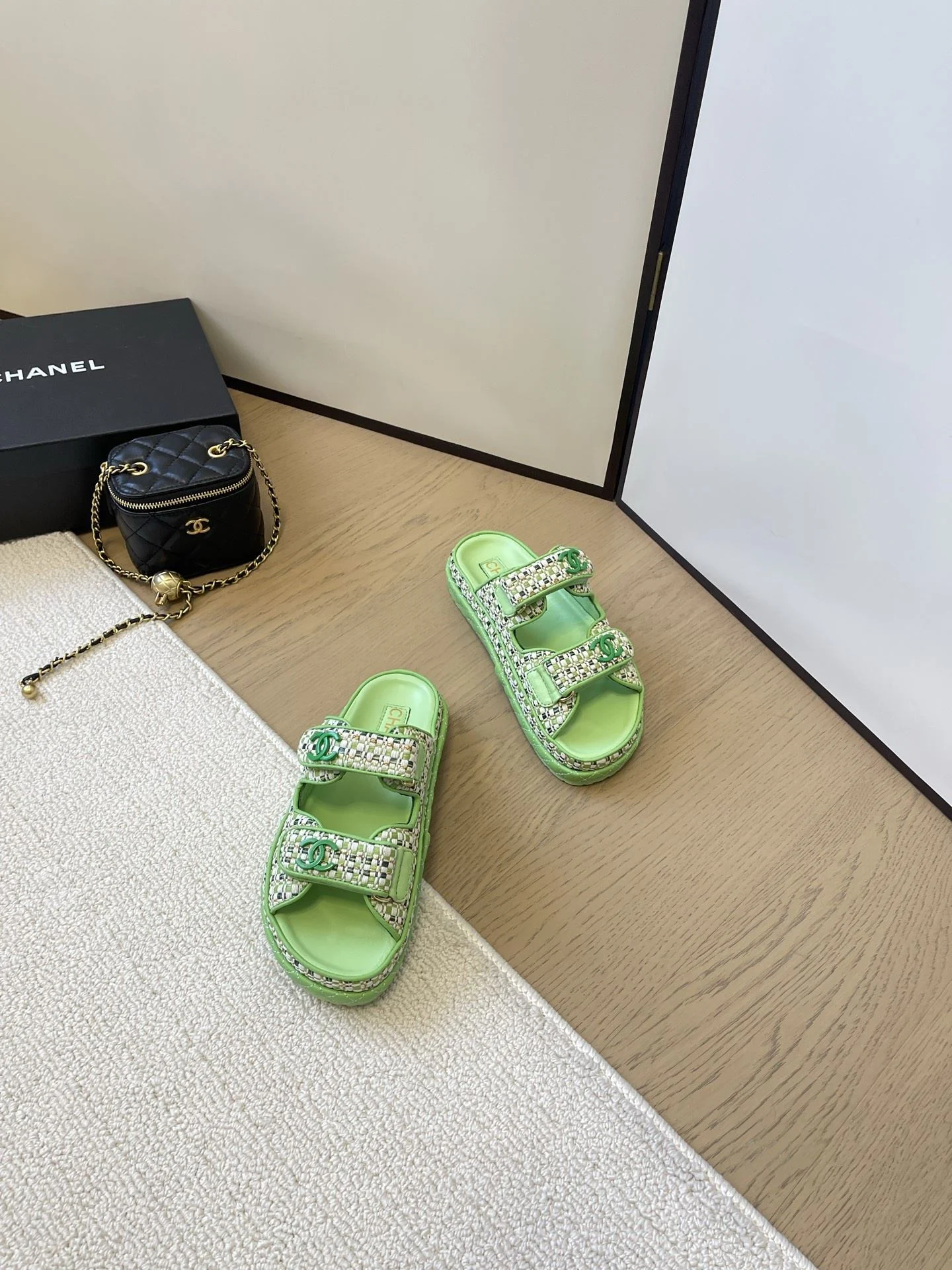 Chanel Slippers Vibrant 17714