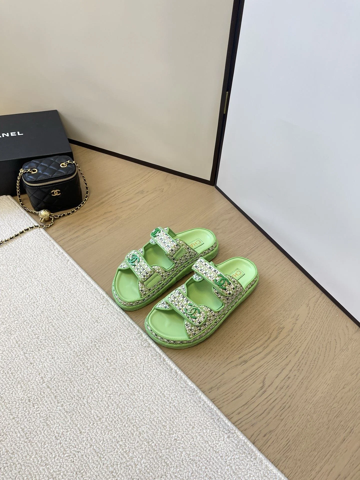 Chanel Slippers Vibrant 17714