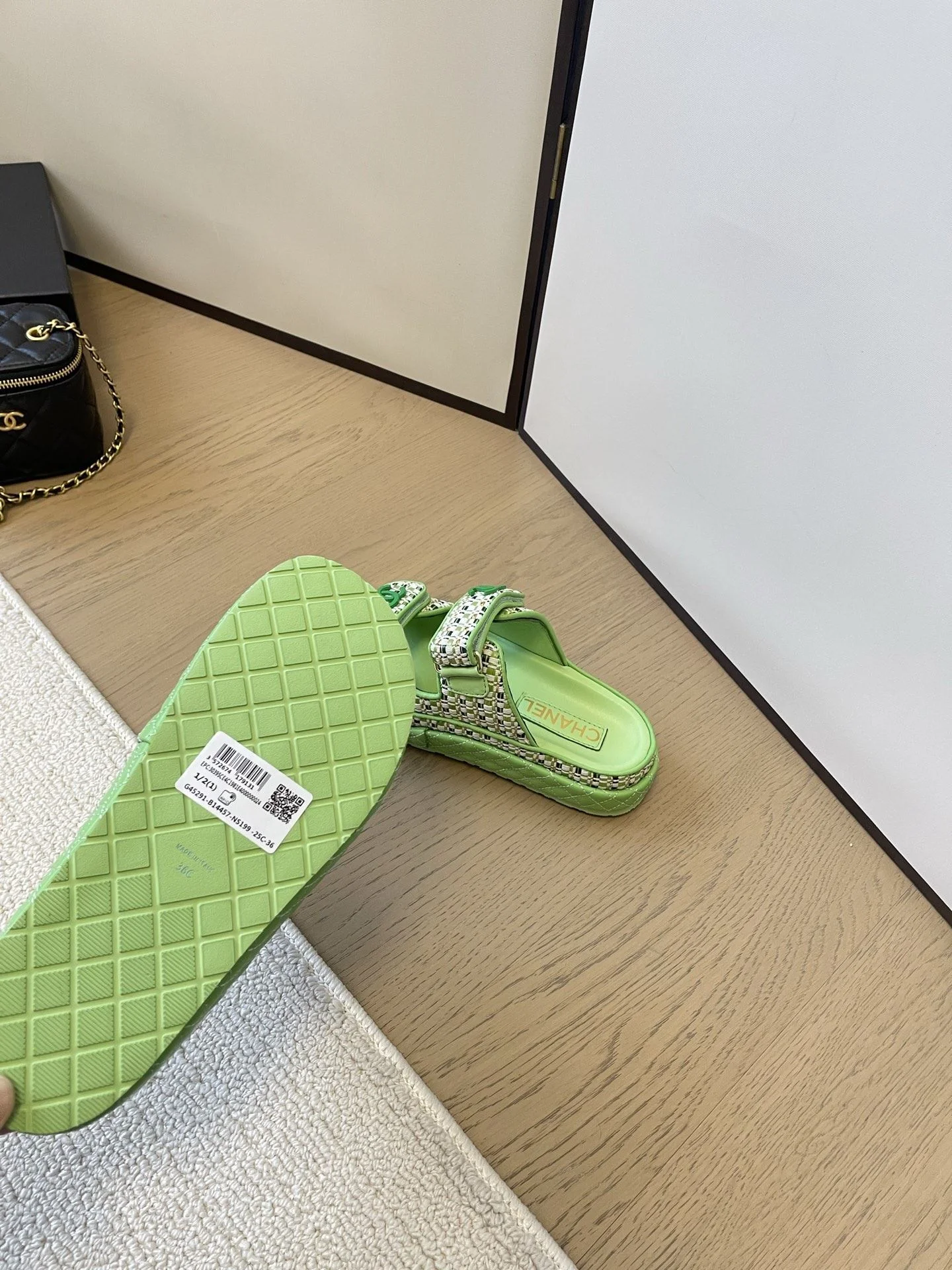 Chanel Slippers Vibrant 17714